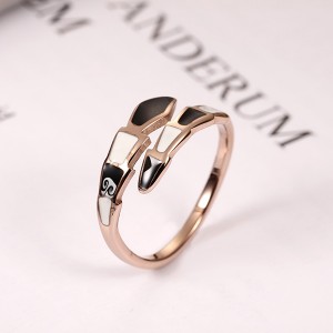 Black and White Fishtail Shell Open Ring Simple Design for Women