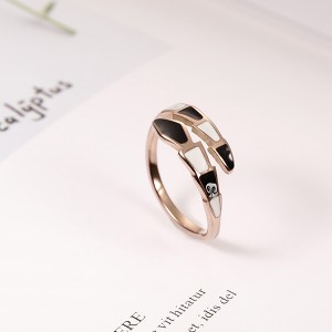 Black and White Fishtail Shell Open Ring Simple Design for Women