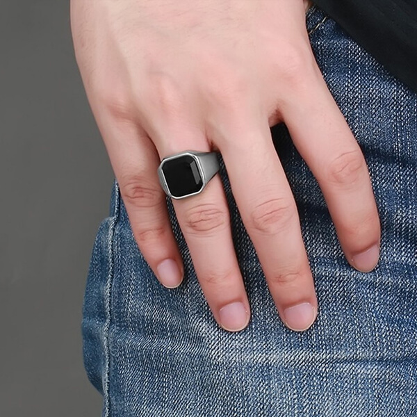 2020 wholesale price Prices For Tungsten Carbide Ring - Fashion Stainless Steel Signet Rings with Black Agate for Men – Ouyuan detail pictures