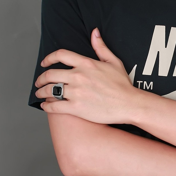 2020 wholesale price Prices For Tungsten Carbide Ring - Fashion Stainless Steel Signet Rings with Black Agate for Men – Ouyuan detail pictures