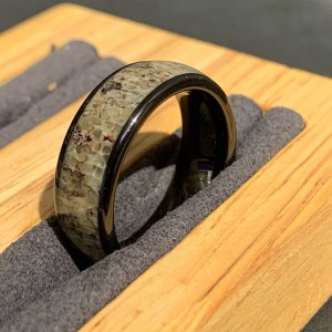 Usa Hot Selling Custom Engraving Simple 8mm Faceted Edge Deer Antler Tungsten Ring