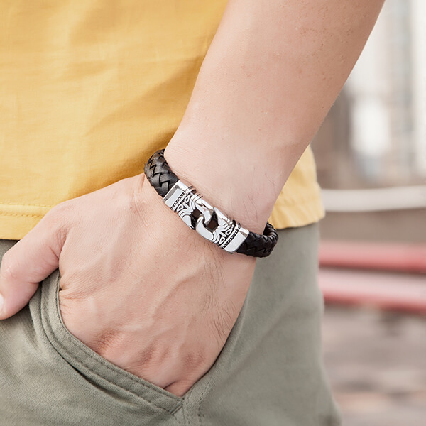 China wholesale Tungsten Carbide Rings With Stones - Stainless Steel Leather Bracelet Two-Tone Cowhide Viking Hammer Bangle Men – Ouyuan detail pictures