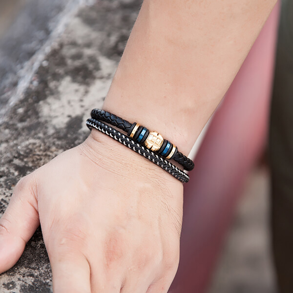 2020 wholesale price Prices For Tungsten Carbide Ring - Premium Leather Bracelet for Men in Black Magnetic Stainless Steel Clasp in Black and Gold – Ouyuan detail pictures