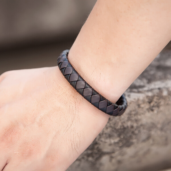 Factory directly Are Tungsten Carbide Rings Safe To Wear - Braided Leather Bracelets for Men Bangle Bracelets Fashion Magnetic Clasp – Ouyuan detail pictures