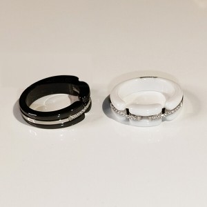 Mens And Womens Ceramic Chic Zircon Single Band Ring Black White