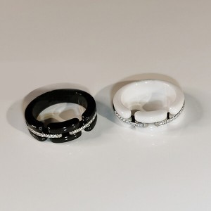 Mens And Womens Ceramic Chic Zircon Single Band Ring Black White